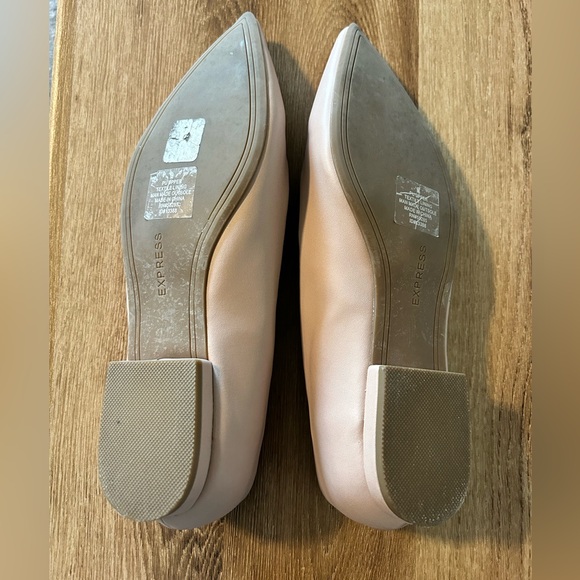 Flats from Express - Picture 2 of 2